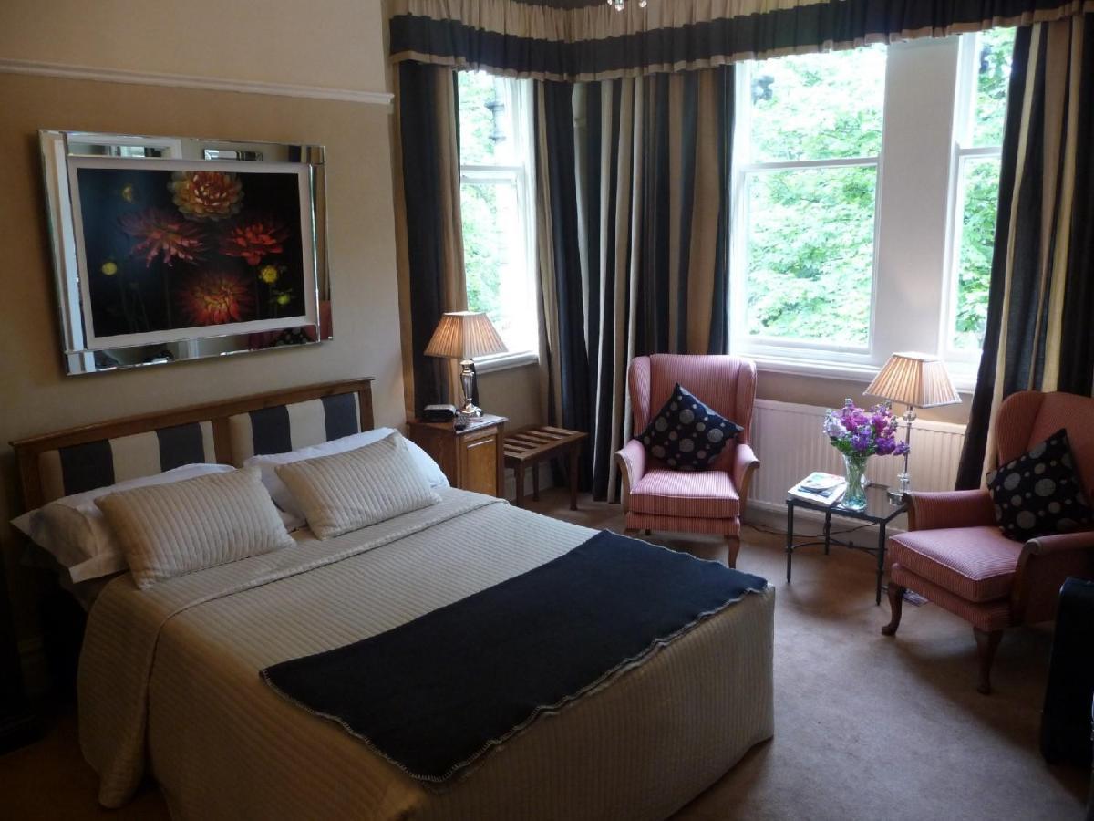 Alexandra Court Bed & Breakfast Harrogate Exterior photo