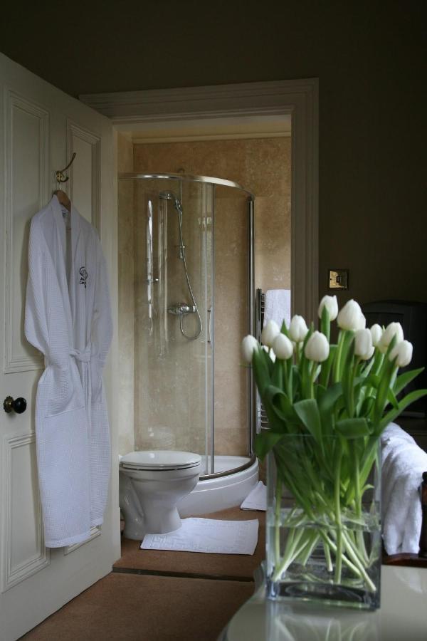 Alexandra Court Bed & Breakfast Harrogate Exterior photo
