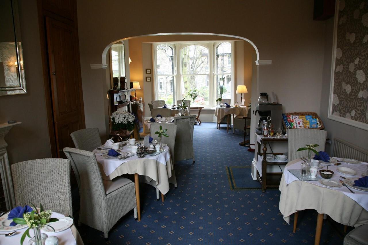 Alexandra Court Bed & Breakfast Harrogate Exterior photo
