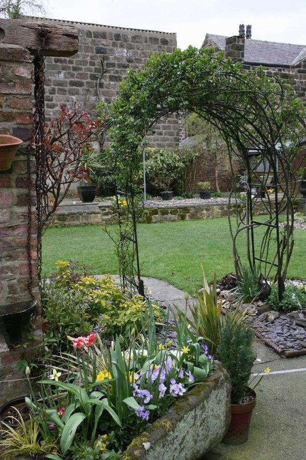 Alexandra Court Bed & Breakfast Harrogate Exterior photo